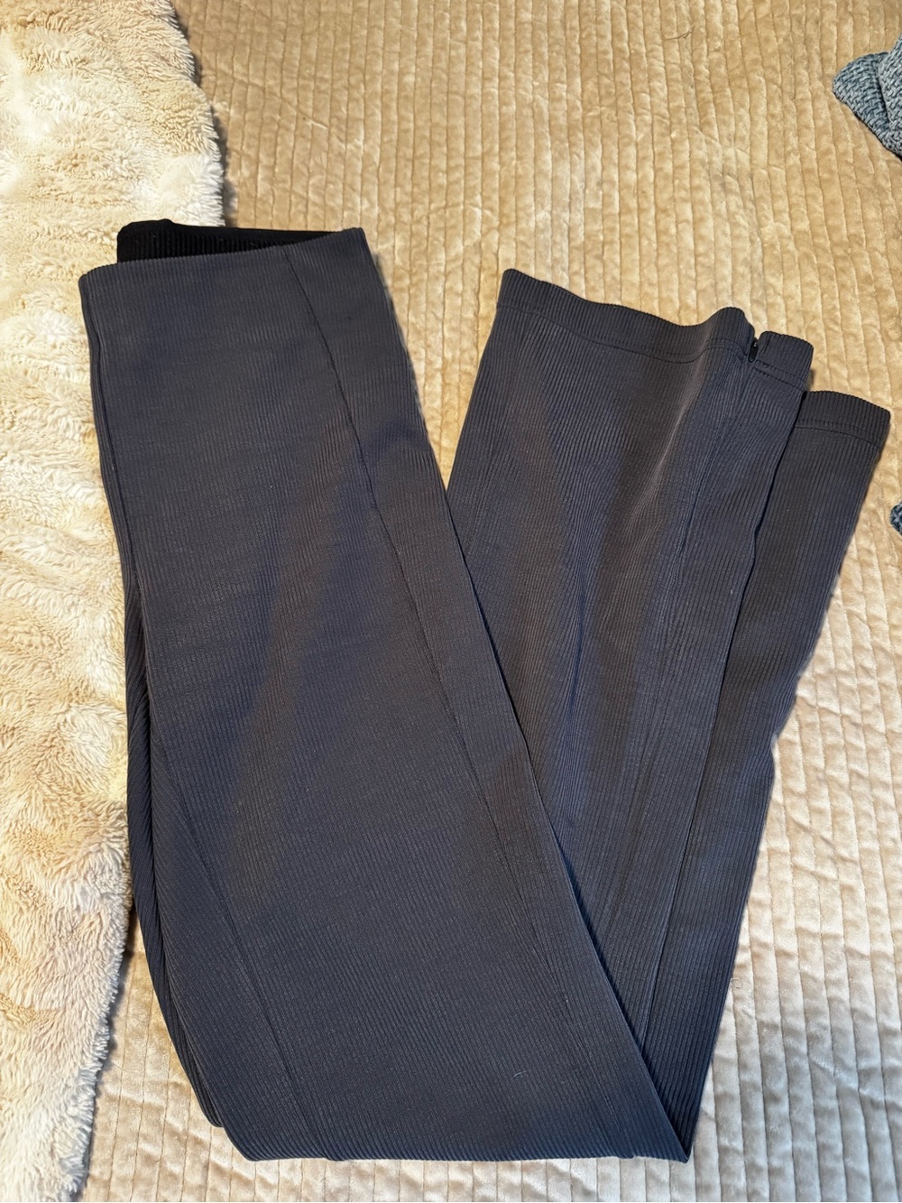 Women’s LuLulemon Dark Gray Ribbed Knit Pants - Classic Comfort